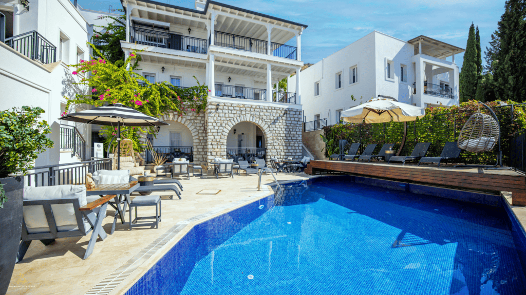 Off-grid eco-luxury villa design in Ibiza using solar energy and natural materials