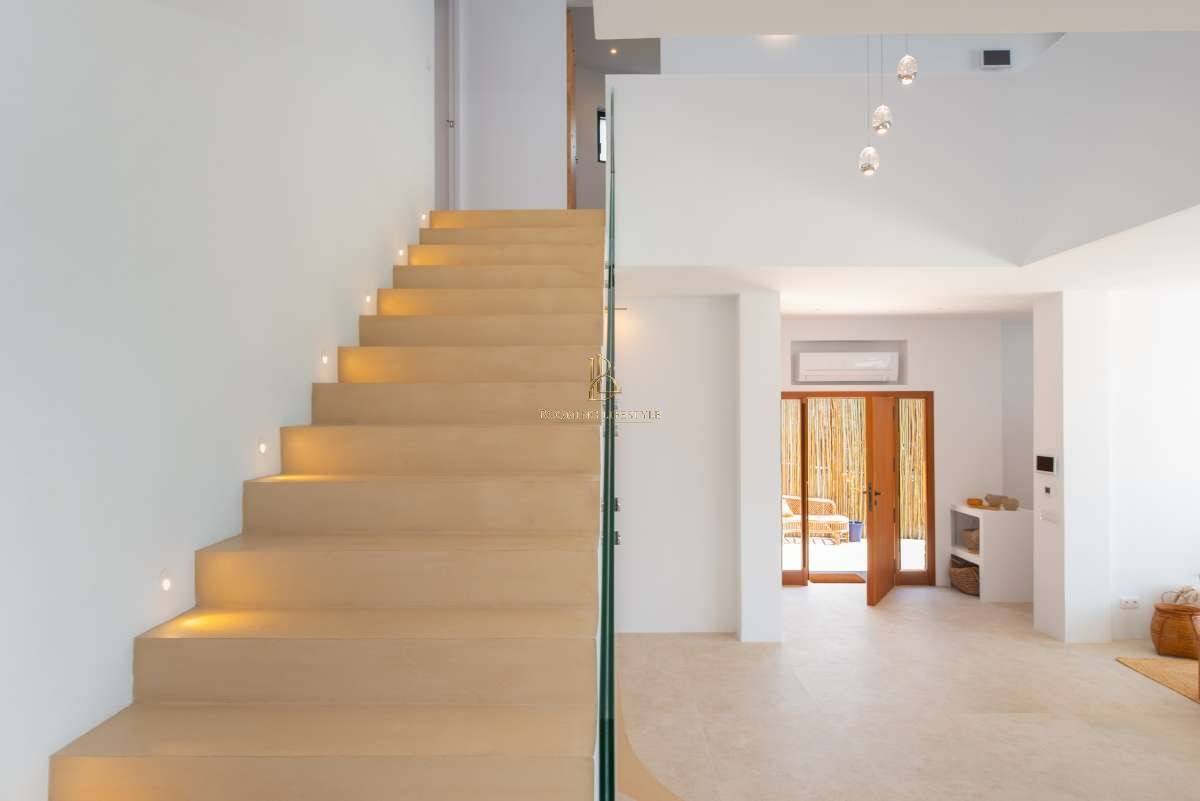 House in Cap Martinet – Ref: 686333
