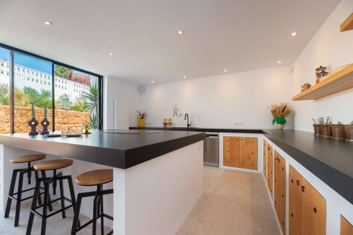 House in Cap Martinet – Ref: 686333