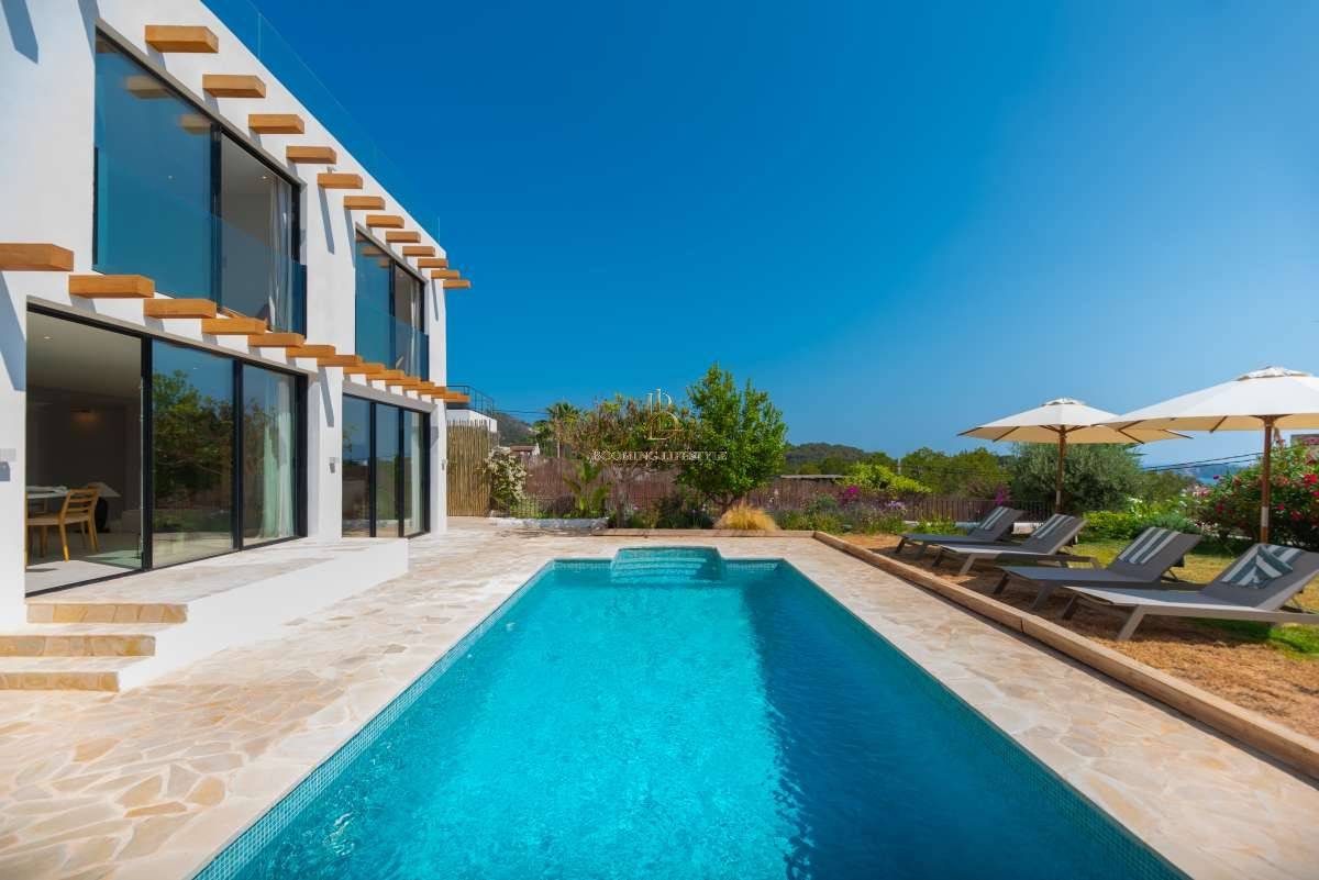 House in Cap Martinet – Ref: 686333